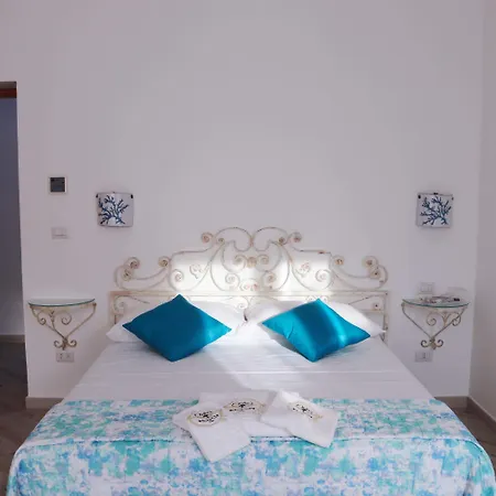 Bed and Breakfast Clelia's Boutique & Λα Μανταλένα